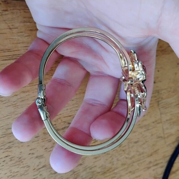 Openable Poinsetta bangle bracelet - Picture 4 of 4